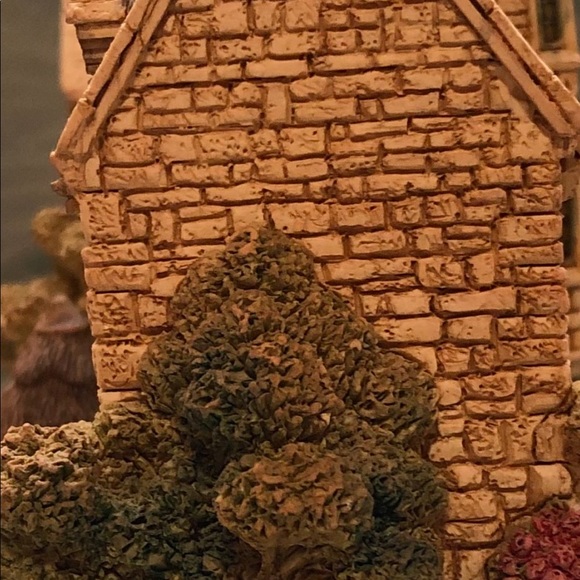 Lilliput Lane The Bell, Stilton | England Collection - Picture 7 of 9